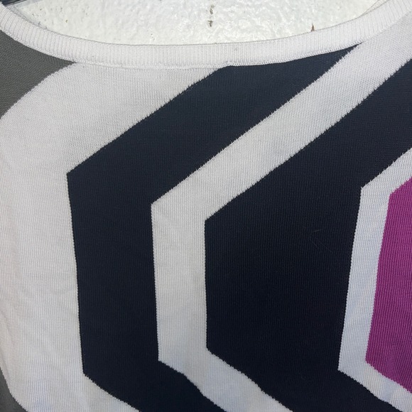 Chico's Geometric Intarsia Knit Top Short Sleeve Boat Neck Navy Magenta Size 2 L - Picture 8 of 9